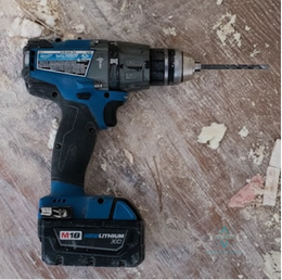 Close-up of a professional Makita cordless power drill on a work surface; a tool used by the Valerio Plumbing team for precision installations and repairs.